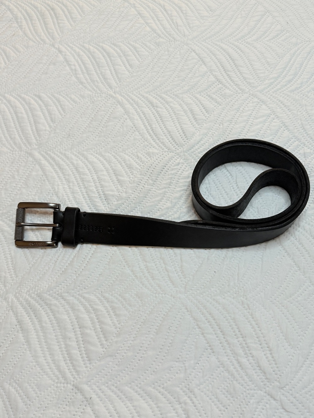 Columbia Men's Black Leather Belt With Gun Metal Buckle - Classic. Size 44